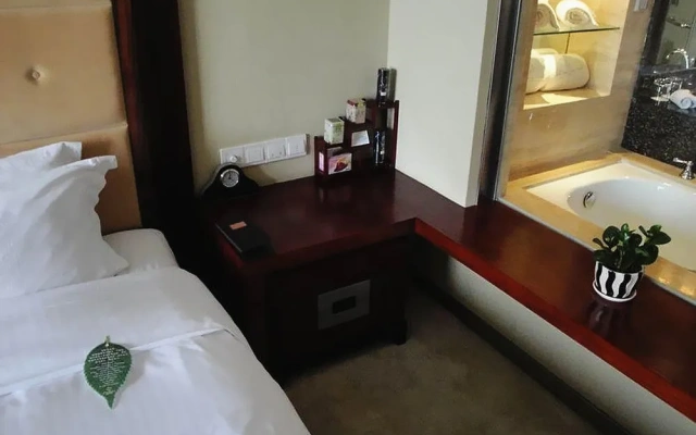 Lake View Garden Hotel