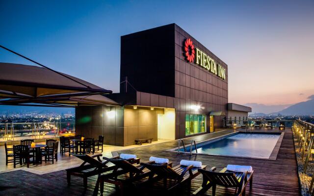 Отель Fiesta Inn Monterrey Fundidora вид на фасад