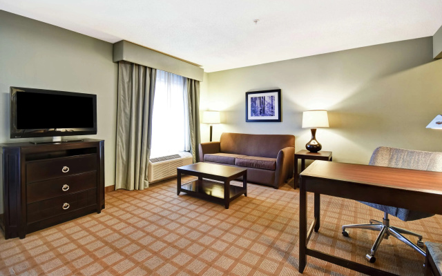 Hampton Inn & Suites Detroit-Canton
