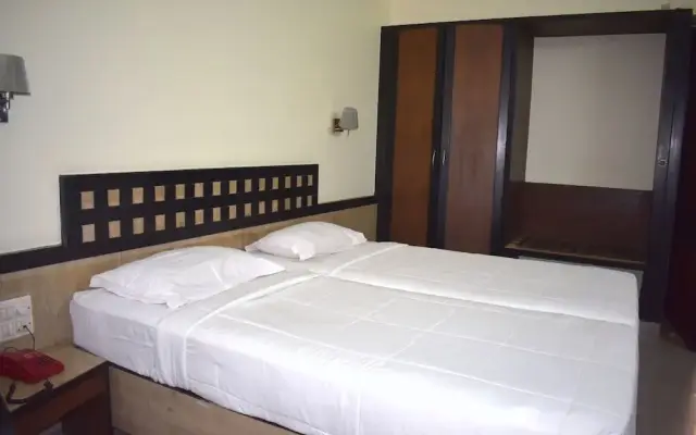 Metropolis Hotel