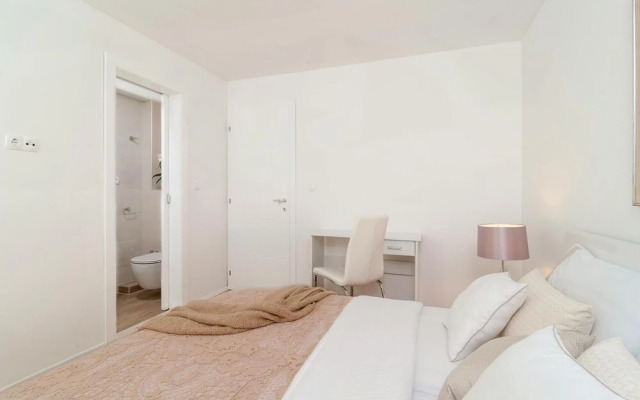 Nice Apartment in Podstrana With 2 Bedrooms and Wifi