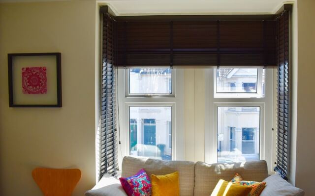 Отель 2 Bedroom House in Hove комната для гостей