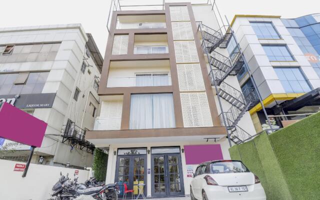 Vaccinated Staff- OYO Townhouse 387 Grand Vista Koramangala