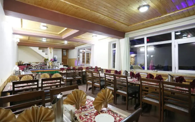 Hotel Charu Palace Leh