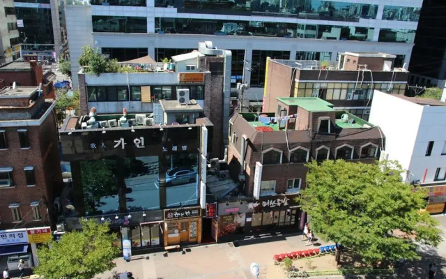 Dustin Guesthouse - Hostel