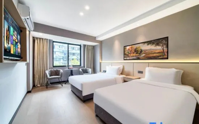 Yangshi Hotel (Hangzhou West Lake Fengqi Road Metro Station)