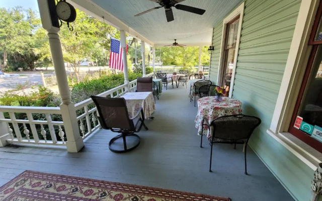Camellia Rose Inn- Luxury King Room Anticipation