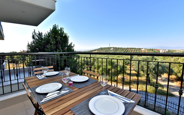 Eleon Maisonettes (right) - Nea Moudania Halki...