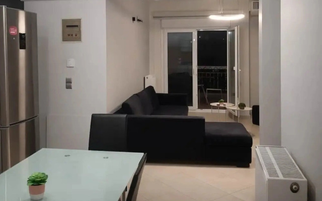Faliro Escape - Spacious Stay in Thessaloniki