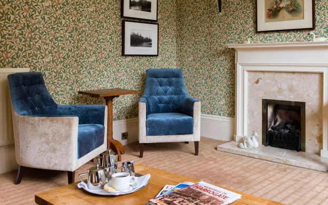 Ascot House Hotel