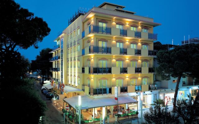 Отель Mocambo Италия, Риччоне - отзывы, цены и фото номеров - забронировать отель Mocambo онлайн вид на фасад