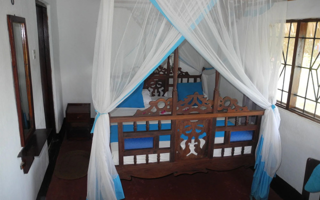 Sazani Beach Lodge and Tidal Lounge