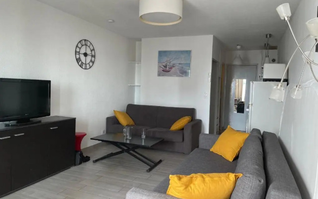 STUDIO 2-3 pers PARKING CLIM VUE PORT ET MER