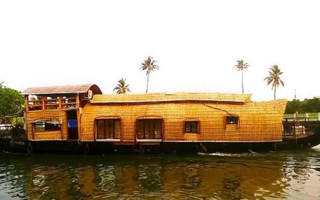 Indraprastham Houseboats