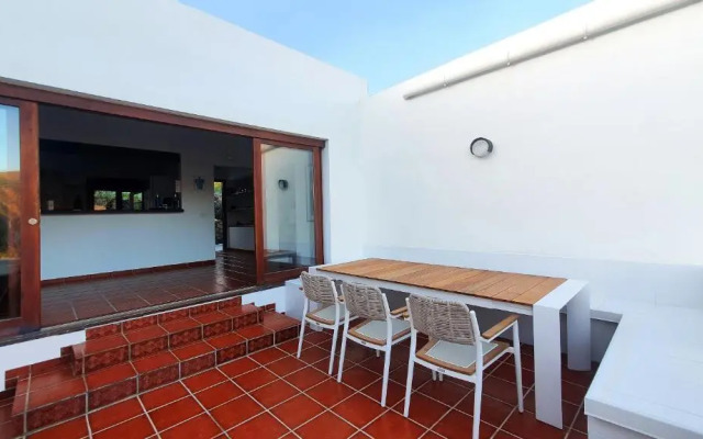 Holiday house Casa Mariposa in Tabayesco