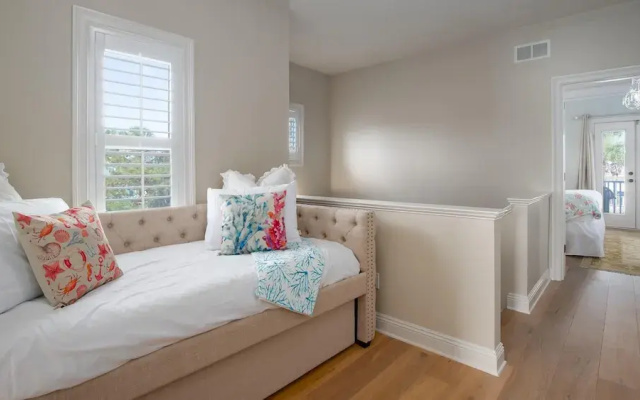 Sea Brees Crystal Shores