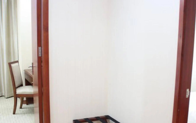 Shenzhen Xingweiyifeng Hotel