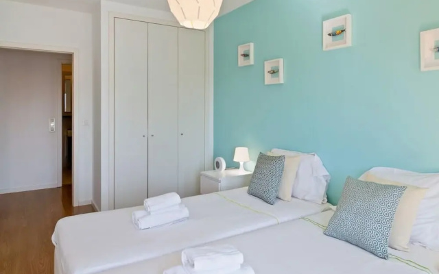 Stunning 2 Bed Apt, Sleeps 4 nr Entrecampos