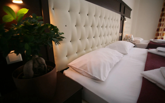Adonis Hotel