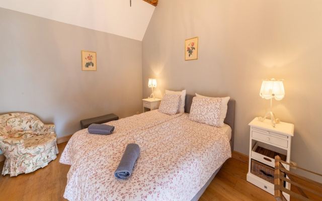 Charming Farmhouse in Ouffet for 7