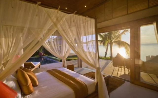 5 Bedroom Beachfront Villa - Chef Maid Nanny