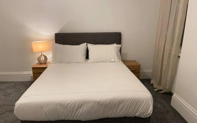 Charming 2-bed Apartment in Brentwood Free Parking