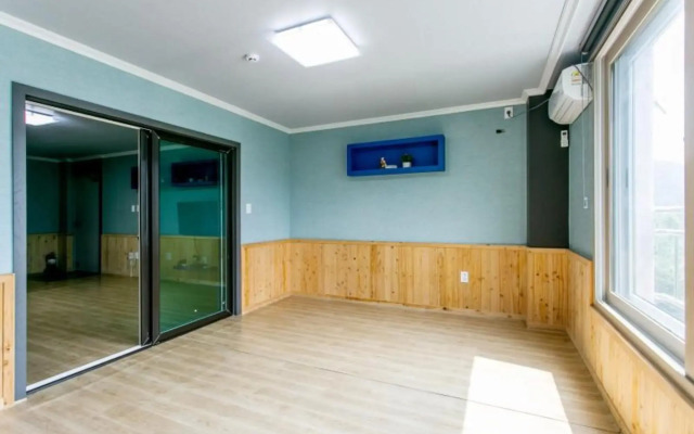 Gimhae Solar House Pension(김해 태양하우스펜션)