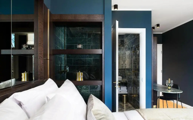 Spinoza Suites