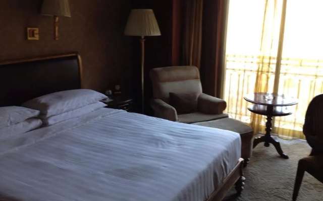 Howard Johnson Regal Court