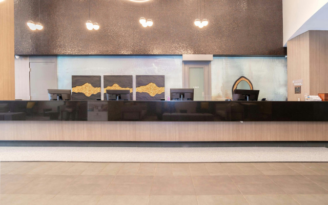 Sandman Signature Toronto Airport Hotel
