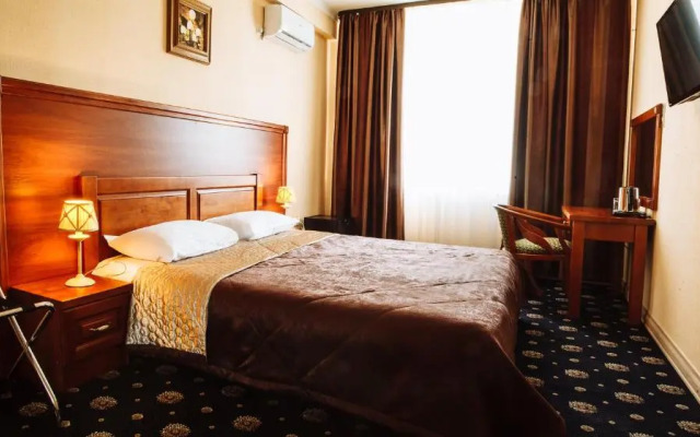 Otel'no-restorannyj kompleks Zlatogor