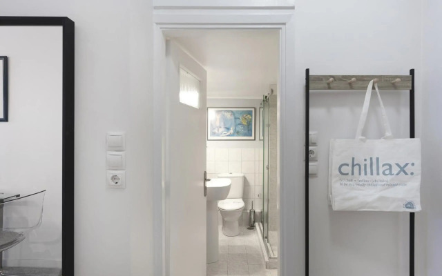 Modern Studio opposite the Areios Pagos court.
