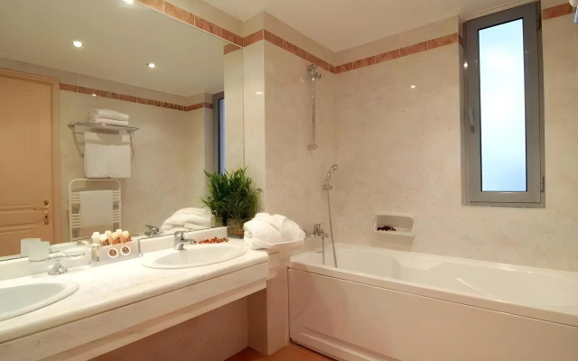 Athens Atrium Hotel and Suites