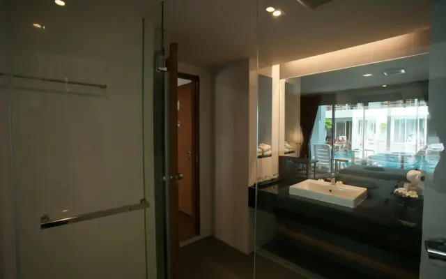 Phi Phi Harbour View Hotel