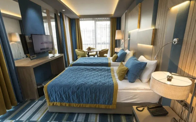 Izz Otel