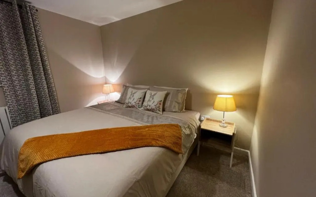 Charming 4-bed House in Winchester,free Parking