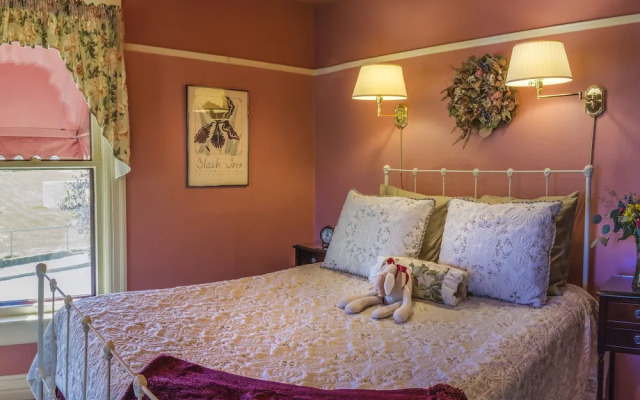 The Iris Inn