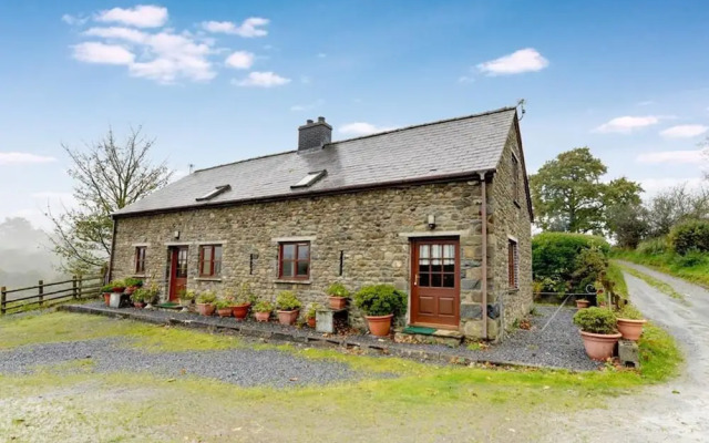Alluring Holiday Home in Llandovery With Garden