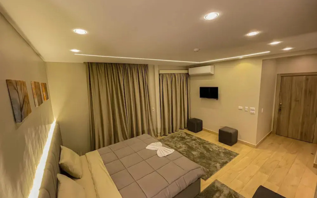 Holy Sheet Plus, Boutique Hotel