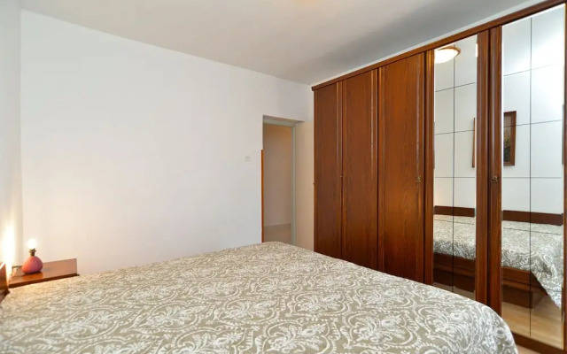 Apartment 1899