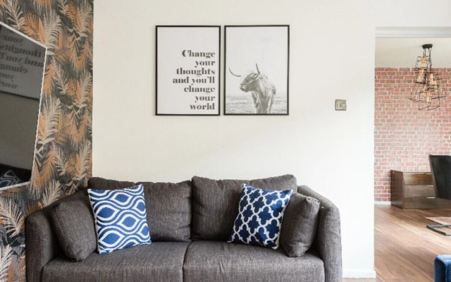 The Jericho Terrace House - 2BD + Parking