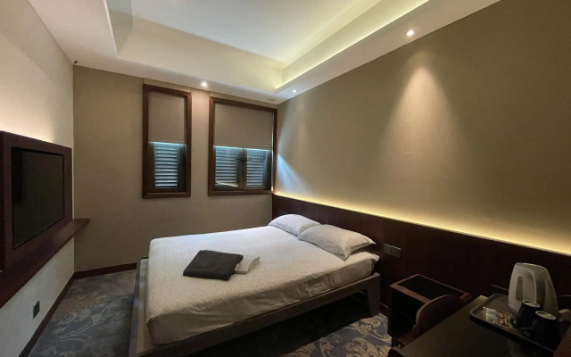 AM Hotel