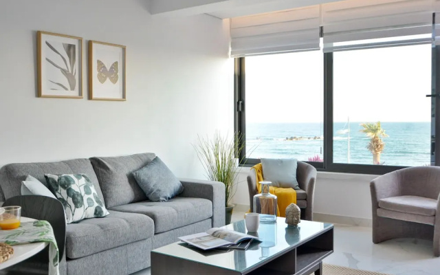 Phaedrus Living Seaview Luxury Marina Court 213
