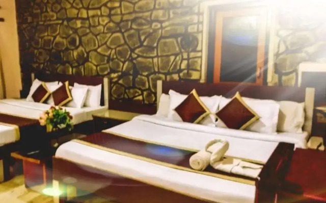 OYO 13553 Palm Residency