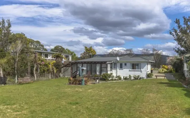 Te Anau Holiday Houses - Lakeside House