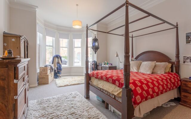Апартаменты 3 Bedroom Apartment Near Primrose Hill комната для гостей