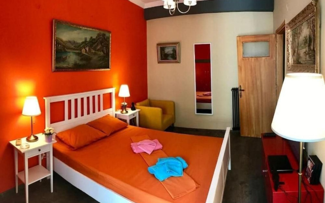 Central Stylish 1 Double Bed Flat