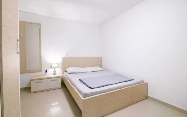 Elegant Holiday Home in Privlakaw With Garden
