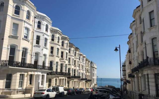 Отель 1 Bedroom Regency Flat Near Brighton Beach вид на фасад