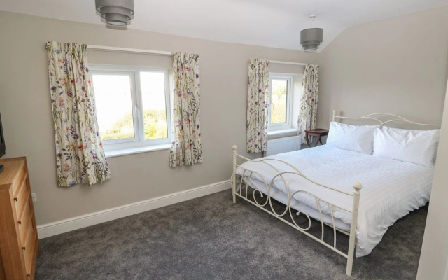 27 Whitegates